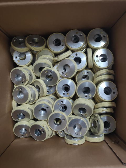 Aluminium wheels wrapped with kevlar rope for soft roller shaft bending section of bent glass tempering furnace 